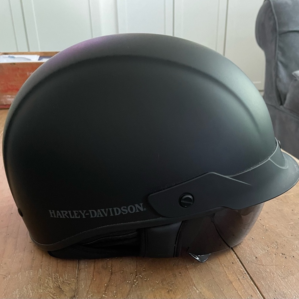 Brand new Lucid Ultra-Light Sun Shield J03 Half Hemet
Size: Large
Never Worn